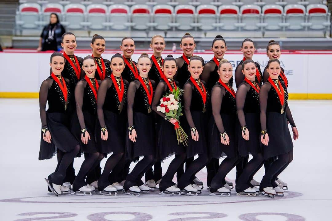 Skate Canadaさんのインスタグラム写真 - (Skate CanadaInstagram)「Open medallists/ Medaillés ouvert: 🥇NEXXICE (ON) 165.56 🥈Nova (QC) 148.20 🥉Cassiopée (QC) 139.11 #Synchro20 #CreatingHistory #Créerlhistoire 📷 @danielleearlphotography」2月24日 8時52分 - skate_canada