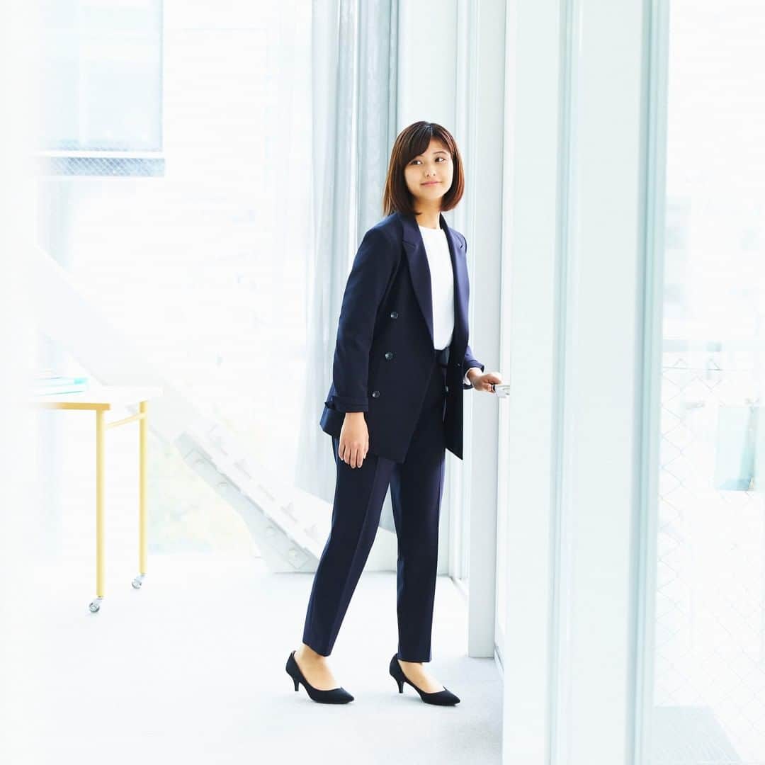 Suit Select スーツセレクトさんのインスタグラム写真 Suit Select スーツセレクトinstagram カセットコーデ2 ダブルのジャケットで袖をまくってラフな雰囲気に ストレスなくきれい見えするテーパードパンツ Jacket 18 000 Cut Sewn 4 800 Pants 9 000