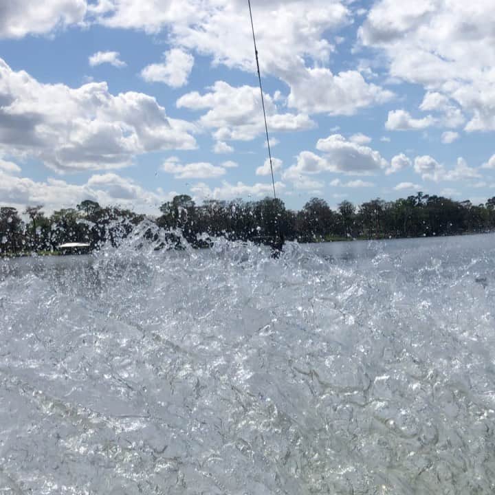 手塚翔太のインスタグラム：「Sunday Funday hits from today with good crew😎🙌🏻 Still getting back from winter season tho🤷🏻‍♂️☃️ 🚤—-◁@supra_boats」