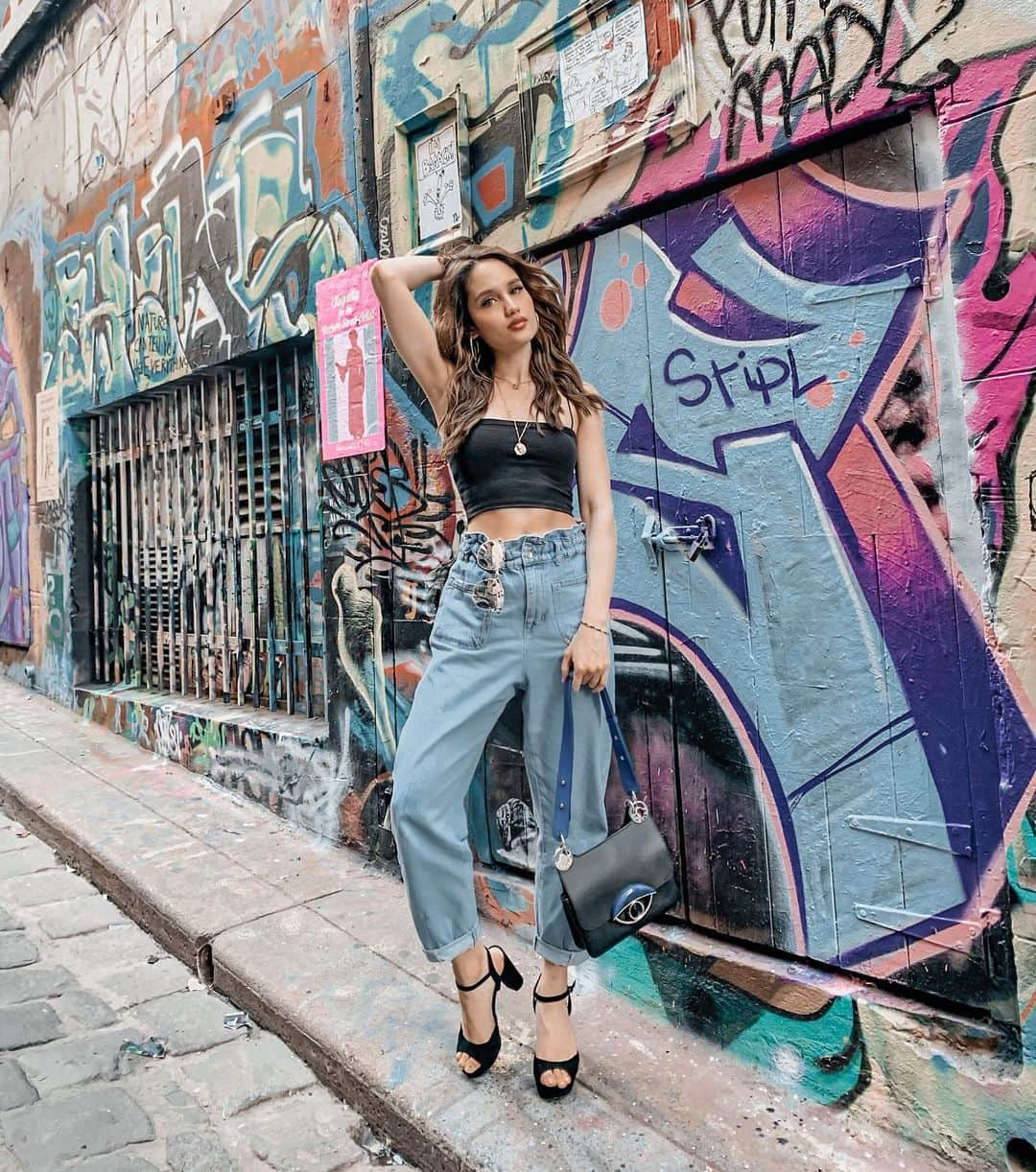 Cinta Lauraさんのインスタグラム写真 - (Cinta LauraInstagram)「Strolling around Melbourne looking for a cafe to chill at. Any suggestions? • • #kiehlers #cintalaurakiehl」2月24日 9時24分 - claurakiehl