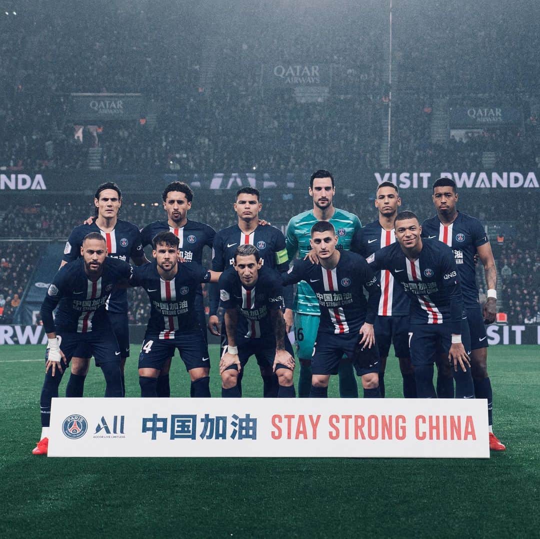 チアゴ・シルヴァのインスタグラム：「“É durante os momentos mais escuros que devemos nos concentrar para enxergar a luz“ #aristotelesfilosofo #Deusnocontrolesempre @psg」