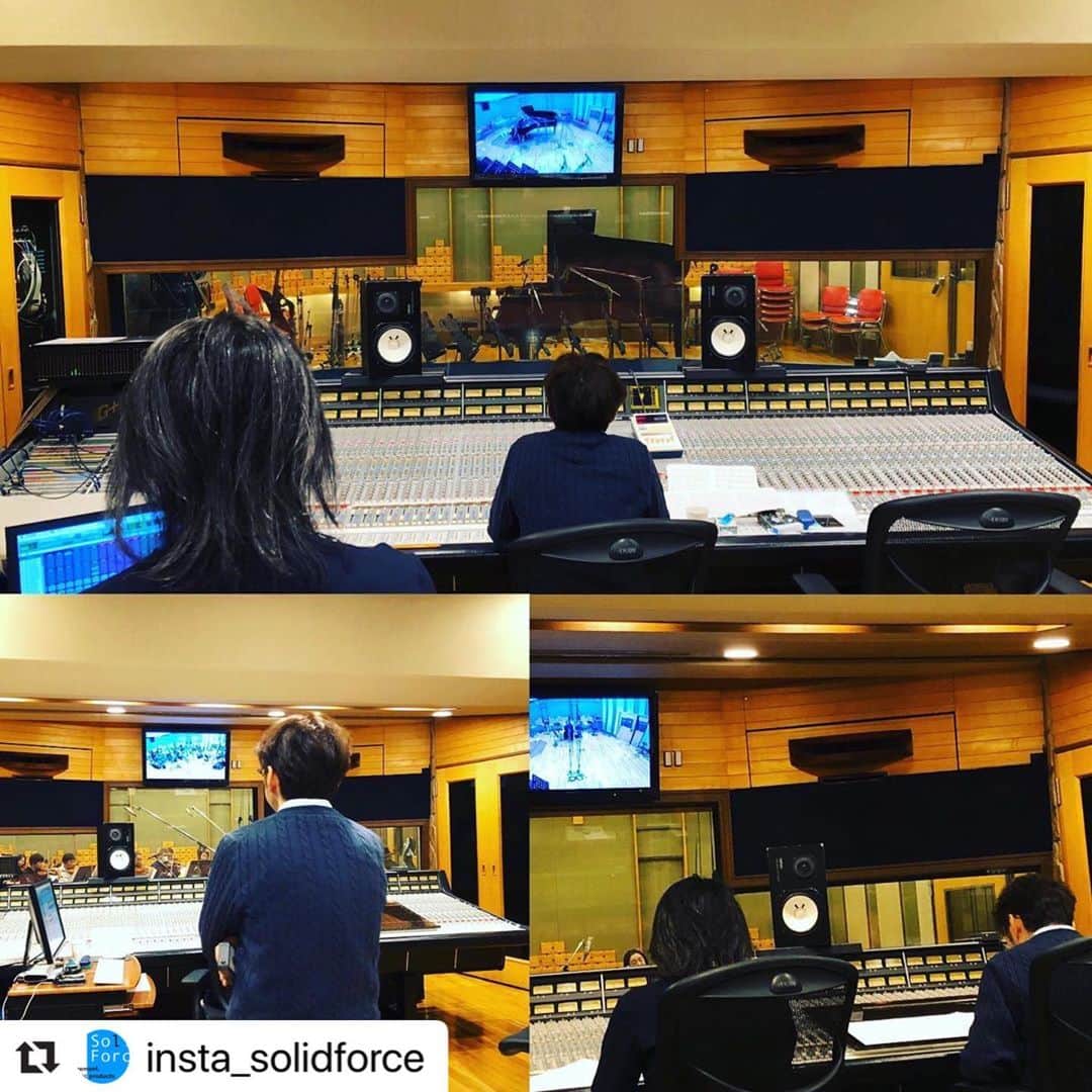 上杉洋史のインスタグラム：「Checking out my piano. 476770 C #piano #steinway #venue #todayspiano #instapiano #pianophotography #recording #recordingstudio」