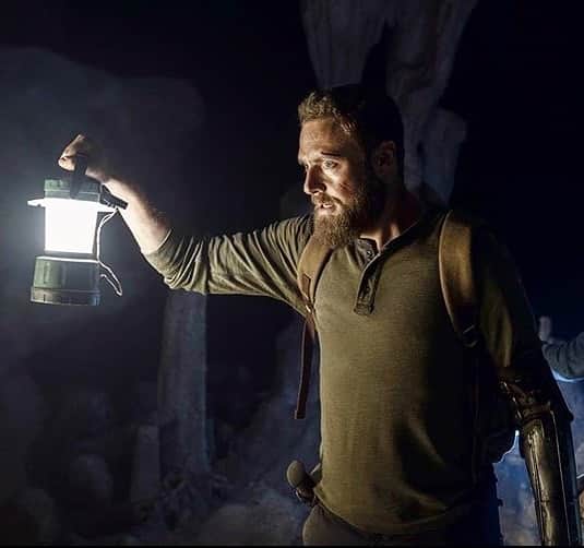 ロス・マーカンドのインスタグラム：「We gonna light this mf up tonight! * 🔥 * 🔥 * 🔥 * 🔥 * 🔥 * 🔥 *  Season 10b coming at ya... #twd  #thewalkingdead」