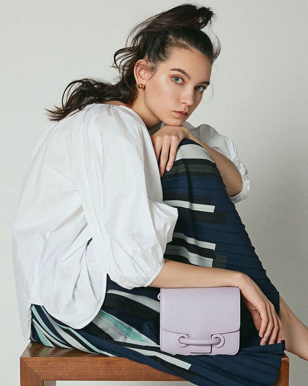 のインスタグラム：「VASICのBARNEYS NEW YORK限定アイテム City Mini Mini, Lavender ※こちらはBARNEYS NEW YORKでのお取り扱いです。  詳細は直接ご確認下さい。  #vasic #cityminimini #lavender #ss20 #barneysnewyork #limiteditem #vasicnews」