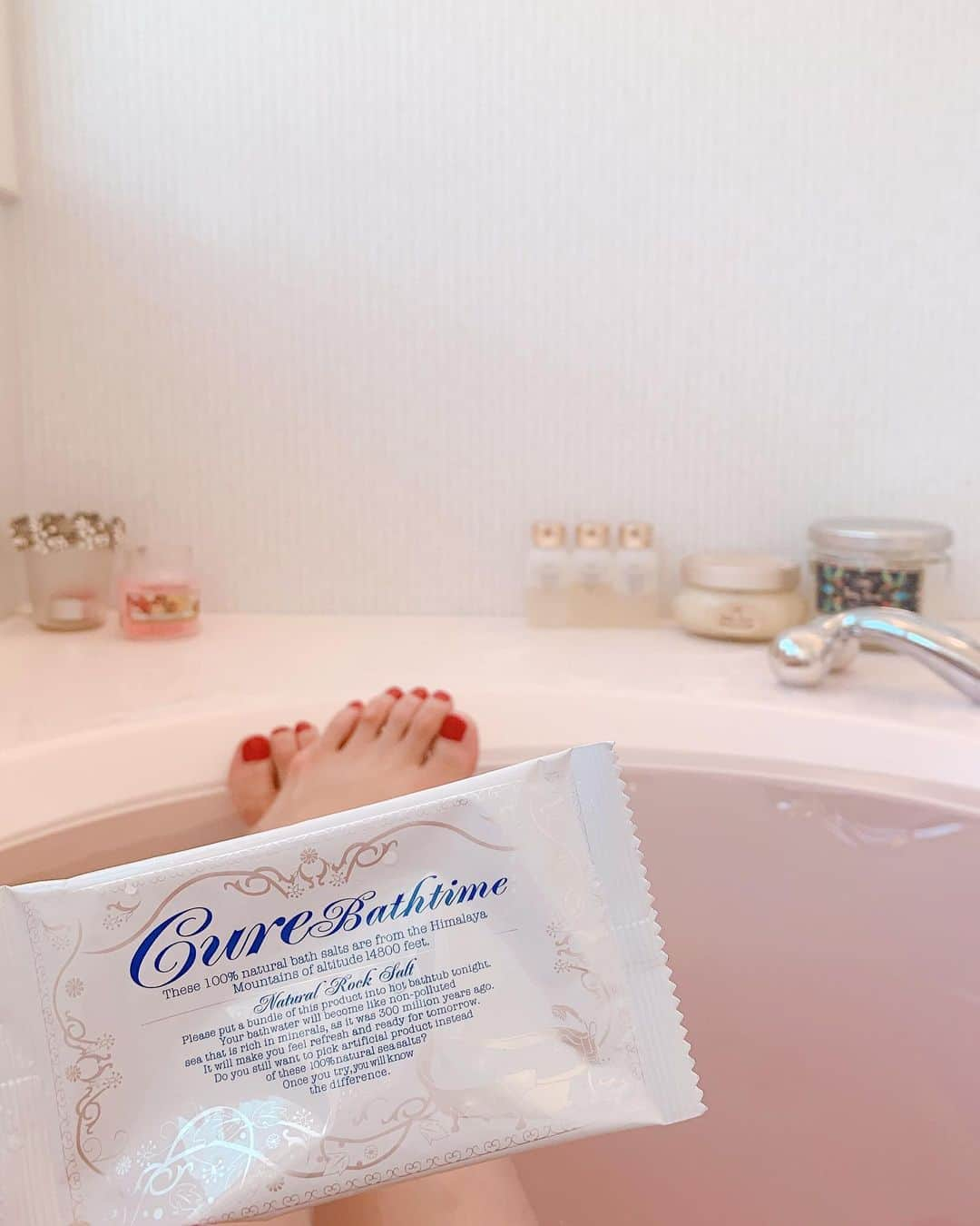 春菜めぐみさんのインスタグラム写真 - (春菜めぐみInstagram)「大好きなBathtime🛁💭 ． CureBathtimeはおすすめの バスソルトです💕☺️ ． ． 3億年前の天然岩塩で とっても贅沢なミネラル浴ができるよ〜😇 ． ． むくみも取れてスッキリ❤️ ． ． #cure #curebathtime #bathtime #beauty」2月24日 10時05分 - me_haruna.02