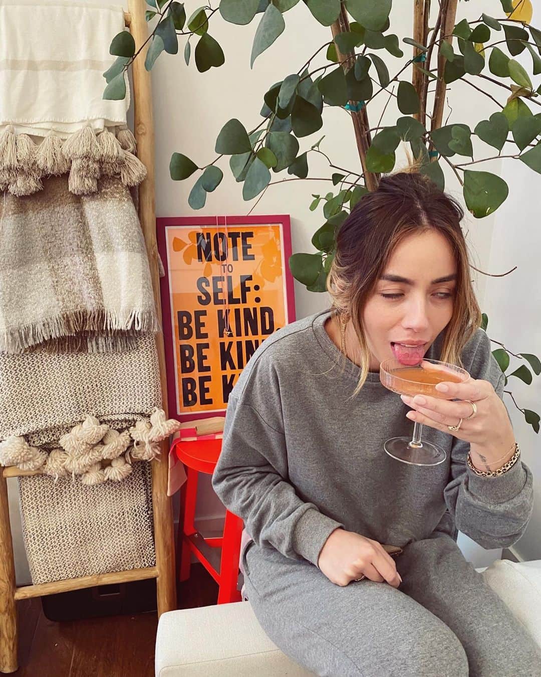 クロエ・ベネットのインスタグラム：「practice what you preach n stuff」