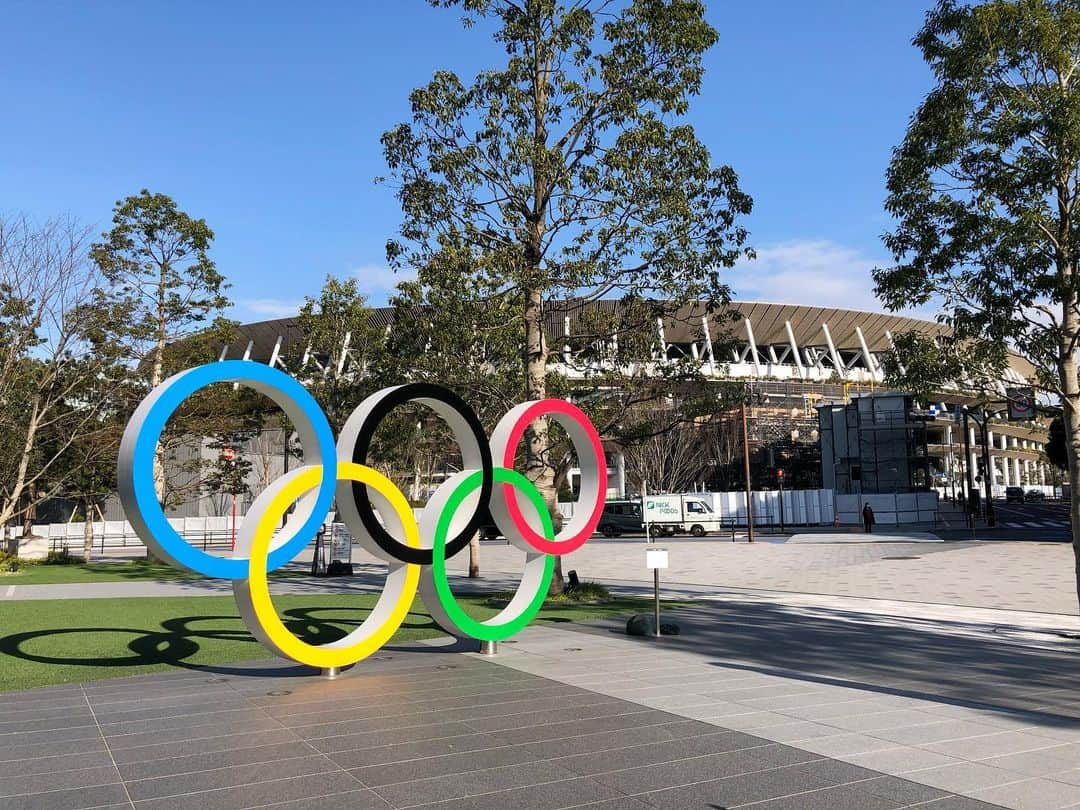 石井脩平さんのインスタグラム写真 - (石井脩平Instagram)「🗼 最近モデルさんみたいな時間に起きて モデルさんみたいな時間に家を出る そんな日々が何日も続いてる。  #モデルやってます ていっぺん言うてみたいもんやで #shooting とか言うてみたいもんやで  #カメラマンさんスタイリストさんメイクさんスタッフさん全部自前 #いるのオジサンだけ #自給自足スタイル  #深夜起床 #東京の街が動き出す前の時間を求めて #超早朝モード突入  #意味分からん生活リズム #意味分からん食生活 #体調すこぶる最悪 #花粉症なんか風邪なんかよう分からん  #japanolympicsquare  #TOKYO2020 #WelcomeToTOKYO  #結局BlueSkyやないか」2月24日 10時10分 - presidentchan141