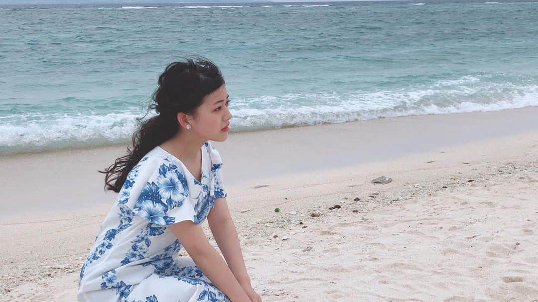 高岡薫のインスタグラム：「めちゃめちゃ風が強かった  #沖縄」