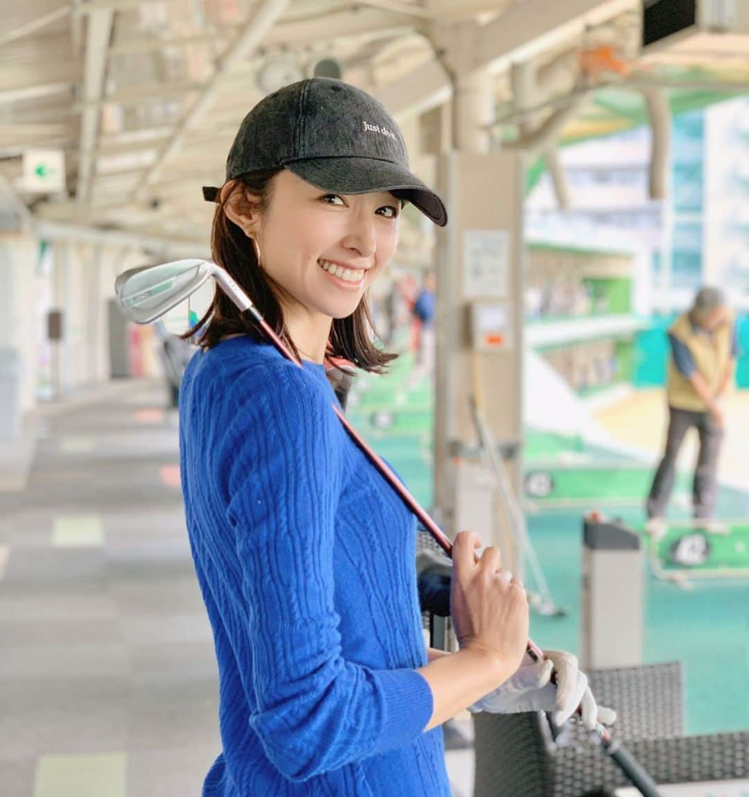 森木美和さんのインスタグラム写真 - (森木美和Instagram)「ゴルフ練習🏌️‍♀️﻿ 少し間が空いてしまいましたが、最近、練習メモを📝取る様にしています😊﻿ ﻿ 感覚はすぐ忘れてしまうので、自分なりに感じた感覚をメモする事で、次に繋がってます☺️✨﻿ ﻿ アプローチ練習動画を載せました☺️⛳️﻿ この練習好き☺️💓﻿ ﻿ ﻿ #ゴルフ練習#ゴルフ練習場#ゴルフ場#ゴルフ練習場#golf#ゴルフ#ゴルフ女子#ゴルフ男子#golfgirl#ゴルフファッション#ゴルフコーデ #ゴルフシューズ #ゴルフ好き#enjoygolf#ゴルフコーデ#vg_fashion#ゴルフ好きと繋がりたい#アプローチ#アプローチ練習#練習動画」2月24日 11時39分 - miwamoriki