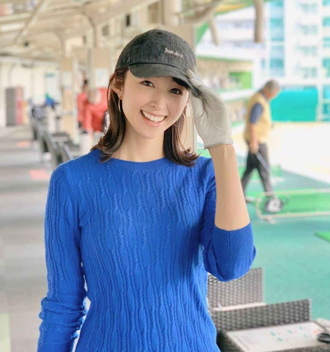 森木美和さんのインスタグラム写真 - (森木美和Instagram)「ゴルフ練習🏌️‍♀️﻿ 少し間が空いてしまいましたが、最近、練習メモを📝取る様にしています😊﻿ ﻿ 感覚はすぐ忘れてしまうので、自分なりに感じた感覚をメモする事で、次に繋がってます☺️✨﻿ ﻿ アプローチ練習動画を載せました☺️⛳️﻿ この練習好き☺️💓﻿ ﻿ ﻿ #ゴルフ練習#ゴルフ練習場#ゴルフ場#ゴルフ練習場#golf#ゴルフ#ゴルフ女子#ゴルフ男子#golfgirl#ゴルフファッション#ゴルフコーデ #ゴルフシューズ #ゴルフ好き#enjoygolf#ゴルフコーデ#vg_fashion#ゴルフ好きと繋がりたい#アプローチ#アプローチ練習#練習動画」2月24日 11時39分 - miwamoriki