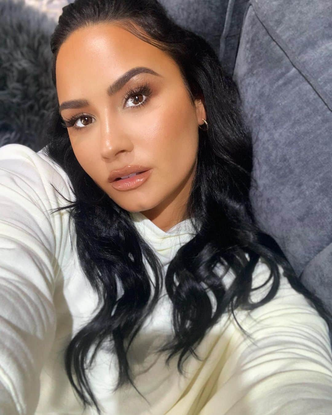 デミ・ロヴァートさんのインスタグラム写真 - (デミ・ロヴァートInstagram)「I got that sunshine on my Sunday best... ☀️」2月24日 11時39分 - ddlovato