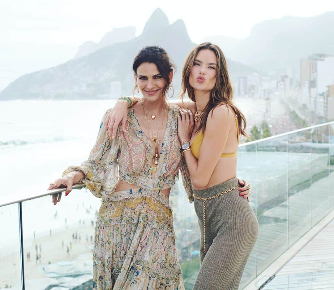 アレッサンドラ・アンブロジオさんのインスタグラム写真 - (アレッサンドラ・アンブロジオInstagram)「E o Rio de Janeiro continua lindo !!! 🇧🇷🇧🇷🇧🇷🇧🇷🇧🇷 ! #CarnaGal #RioweGal 📸 by @stewartshining」2月24日 11時47分 - alessandraambrosio