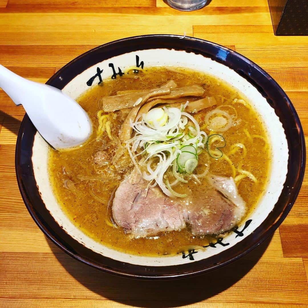 清水礼留飛のインスタグラム：「Delicious 😋  I like strong taste.  #すみれ #札幌 #味噌ラーメン #misoramen #sumire」