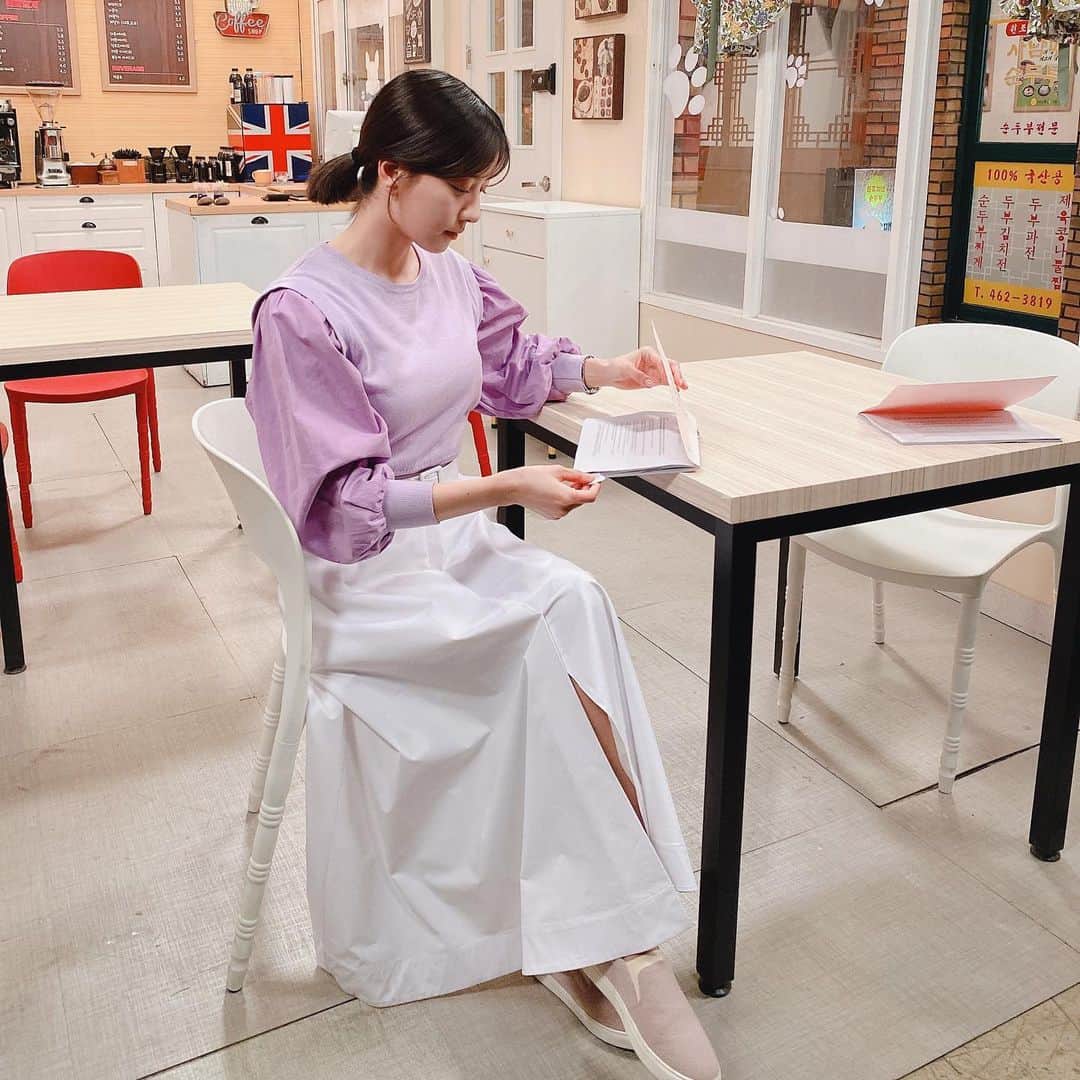 チェ・ユンソのインスタグラム：「. 오늘은 좀 더 따듯하기를. 오늘은 좀 더 많이 웃게되기를. 오늘은 좀 더 평온하기를. 모두들 오늘도 무사히 넘어가기를.」
