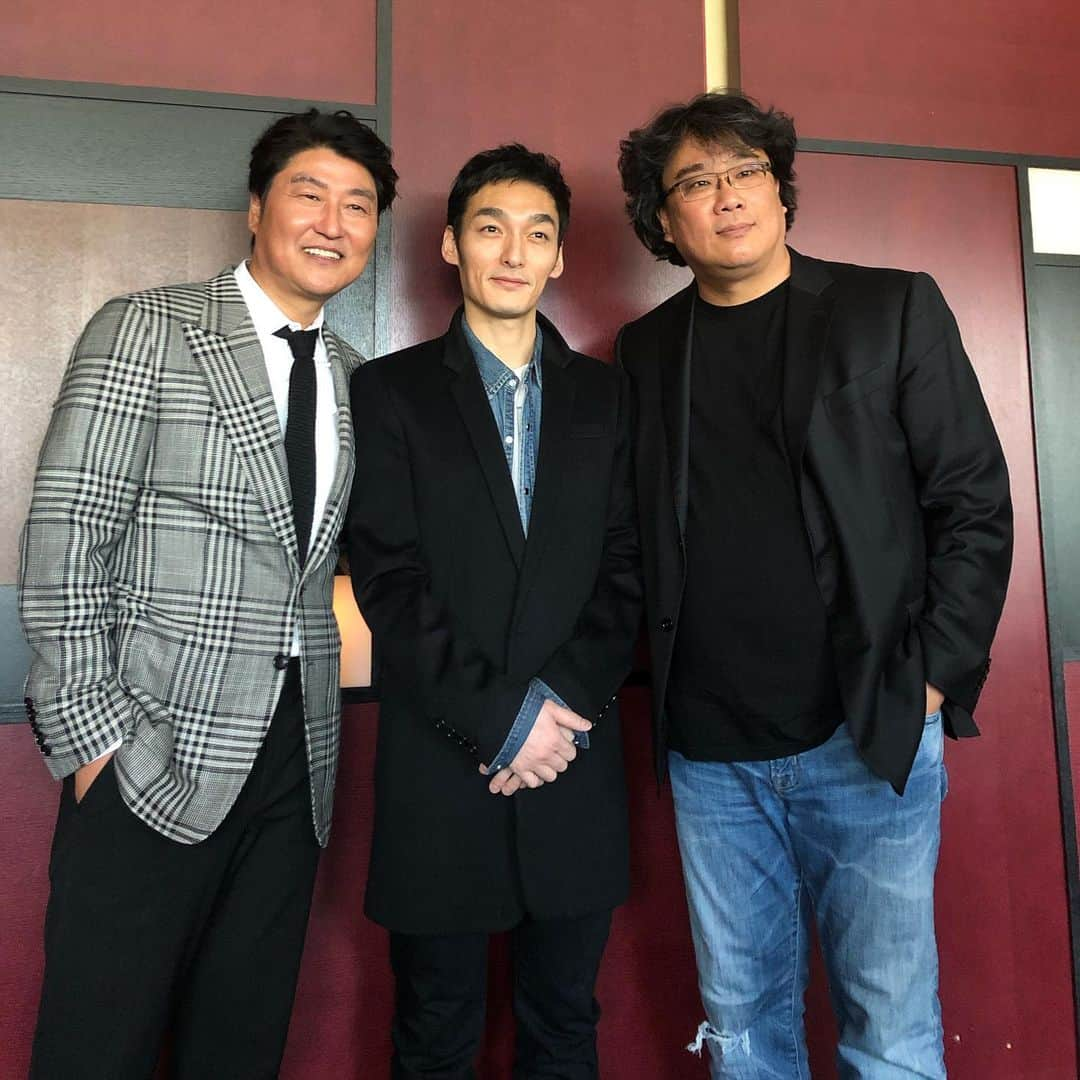 草彅剛さんのインスタグラム写真 - (草彅剛Instagram)「ポン・ジュノ監督とソン・ガンホさんに会いました。 パラサイト最高です！ 皆さんも是非劇場に！ ソン・ガンホさんマジで好きです！ アカデミー賞4部門受賞おめでとうございます！㊗️🎊🎊🎊㊗️」2月24日 12時02分 - tsuyoshikusanagi_official