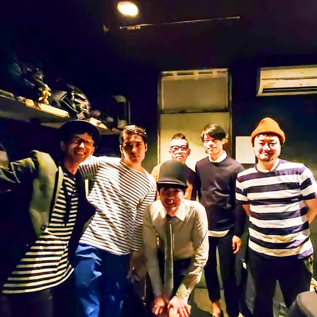 カジヒデキさんのインスタグラム写真 - (カジヒデキInstagram)「昨日の"Love sofa"はwonderful boys bandの皆さんの素晴らしい演奏のお陰で、最高に楽しかったです！リハからテンションを上げてくれた皆に感謝。また一緒に演りましょう！Sundayカミデさん、いつも刺激を下さりありがとう。20周年、本当にすごい事です！3/15のリキッドルームも楽しみにしています。見に来て下さった皆さんもありがとう！盛り上がり、最高でした！今年もよろしくお願いします。 #lovesofa #ワンダフルボーイズ #カジヒデキ」2月24日 22時14分 - hideki_kaji