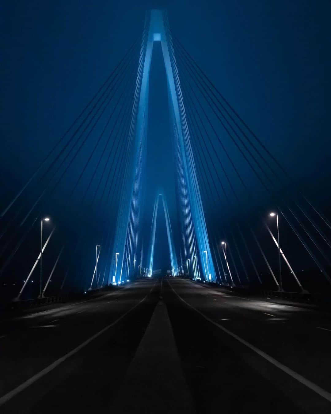 CANON USAさんのインスタグラム写真 - (CANON USAInstagram)「"I travel on the Stan Musial bridge every night! I always thought about stopping and taking a photo, but never had the confidence to do it. One foggy night I decided to live a little!" #MyCanonStory  Photo Credit: @Sandyshoresproductions Camera: #Canon EOS R Lens: RF 24-105mm f/4L IS USM Aperture: f/9 ISO: 16000 Shutter Speed: 1/80 sec Focal Length: 42mm」2月24日 22時13分 - canonusa