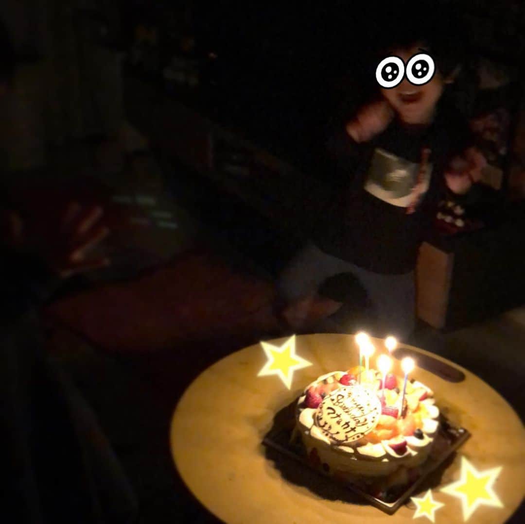 三倉佳奈さんのインスタグラム写真 - (三倉佳奈Instagram)「昨日は我が家で茉奈夫婦も一緒にお祝い。 子供たちがhappy birthday歌ってくれて、息子がわれ先にフーーーーっ🎂 もう一回やり直したけど、やはり息子が吹き消しました。笑 嬉しそうでお母ちゃんも嬉しいよー そんな34歳の誕生日☺︎ 賑やかないい一年になりそうです🌸 .  #mybirthday #birthdaycake #娘5歳#息子3歳」2月24日 22時06分 - kana_mikura0223