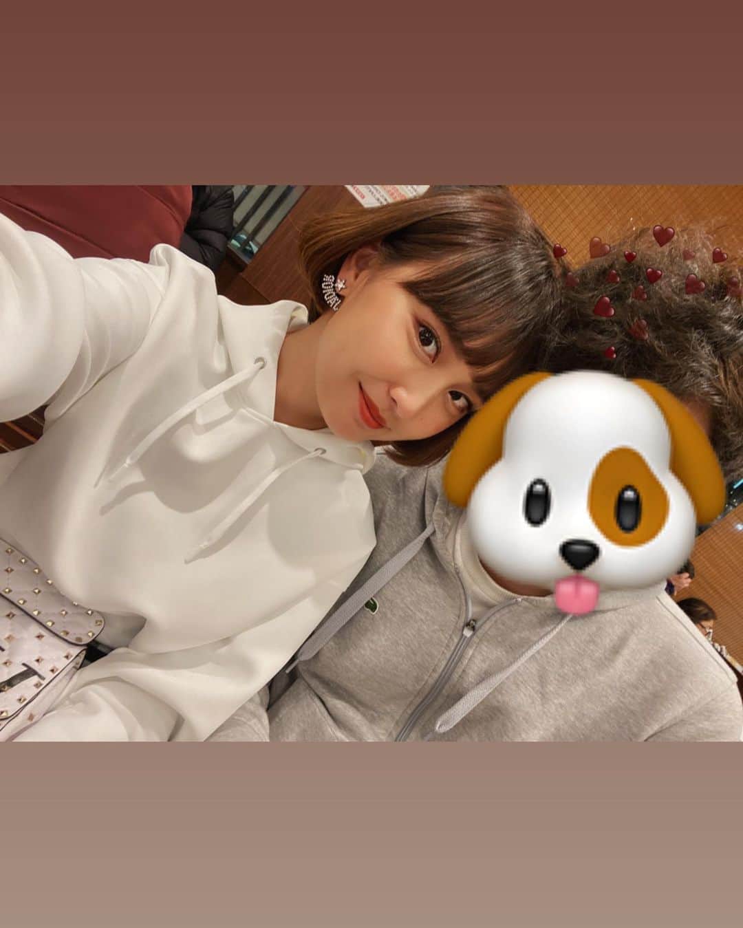 のインスタグラム：「@abikura_diptymoila さんに まつ毛のリペアをお願いしたよ✨ 生え変わりの毛周期のお陰で、細い毛が多くて 今回は細めをたっぷりと👀 いつもありがとうございます😢❤️ 次はエンダモロジー試してみよっと🥳✨ 旦那さんはオフスタイルだったからスタンプ🐶（笑）」
