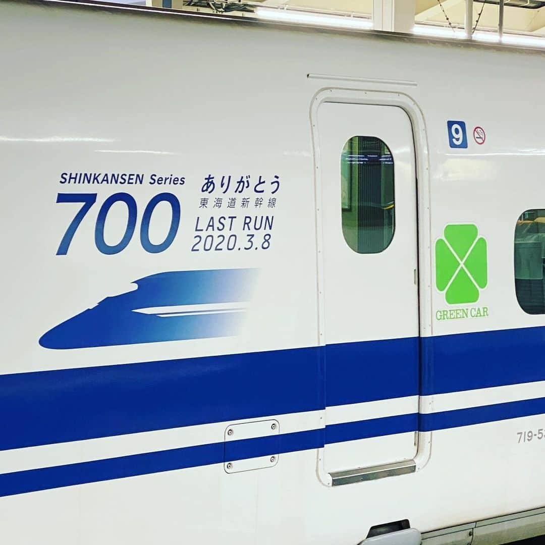 宋美玄さんのインスタグラム写真 - (宋美玄Instagram)「東京駅で700系に遭遇🚅もうすぐ引退しちゃうの寂しいです。なかなか出会わないからもう会えないかと思ってたので嬉しい。昔はN700系じゃなくて700系が来たらテンション下がってたのに、いなくなると寂しい。 #東京駅 #700系 #ありがとう700系 #700系ラストラン #ラーくんが発見」2月24日 22時23分 - mihyonsongkobe