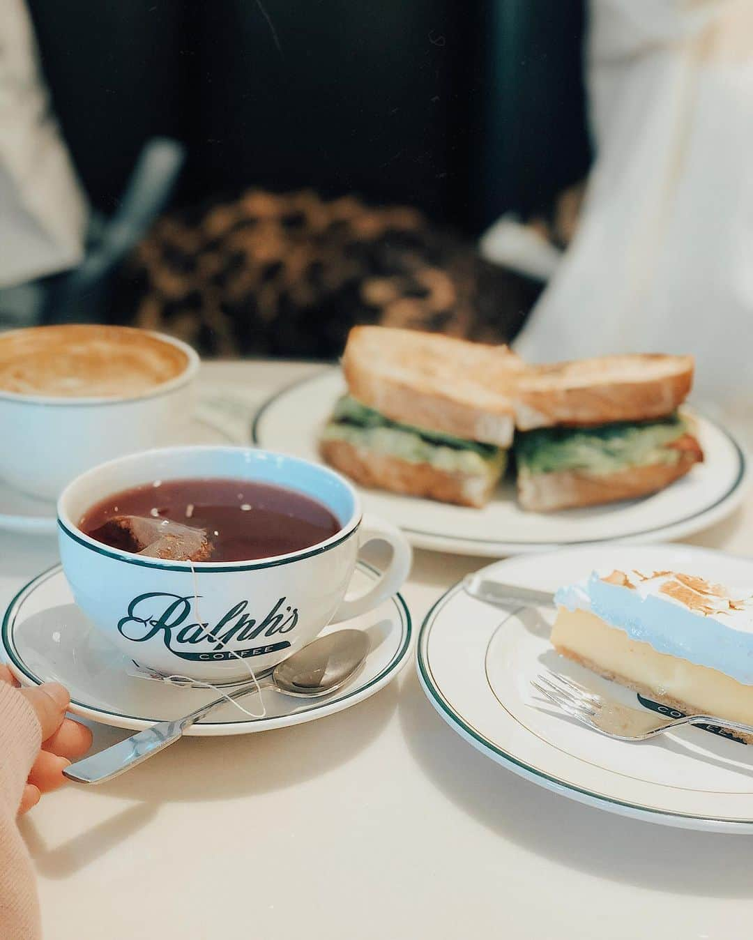 一木美里さんのインスタグラム写真 - (一木美里Instagram)「𝑹𝒂𝒍𝒑𝒉'𝒔 𝒄𝒐𝒇𝒇𝒆𝒆☕️💘﻿ ﻿ お姉さんとお茶の祝日🦄✨﻿ ﻿ tops @vivastudio_jp_official ﻿ ﻿ #ralphscoffee#cafe#vivastudio#ralphlauren#streetfashion#ラルフローレンカフェ#韓国ファッション##오오티디#패션」2月24日 22時37分 - misato_ichiki