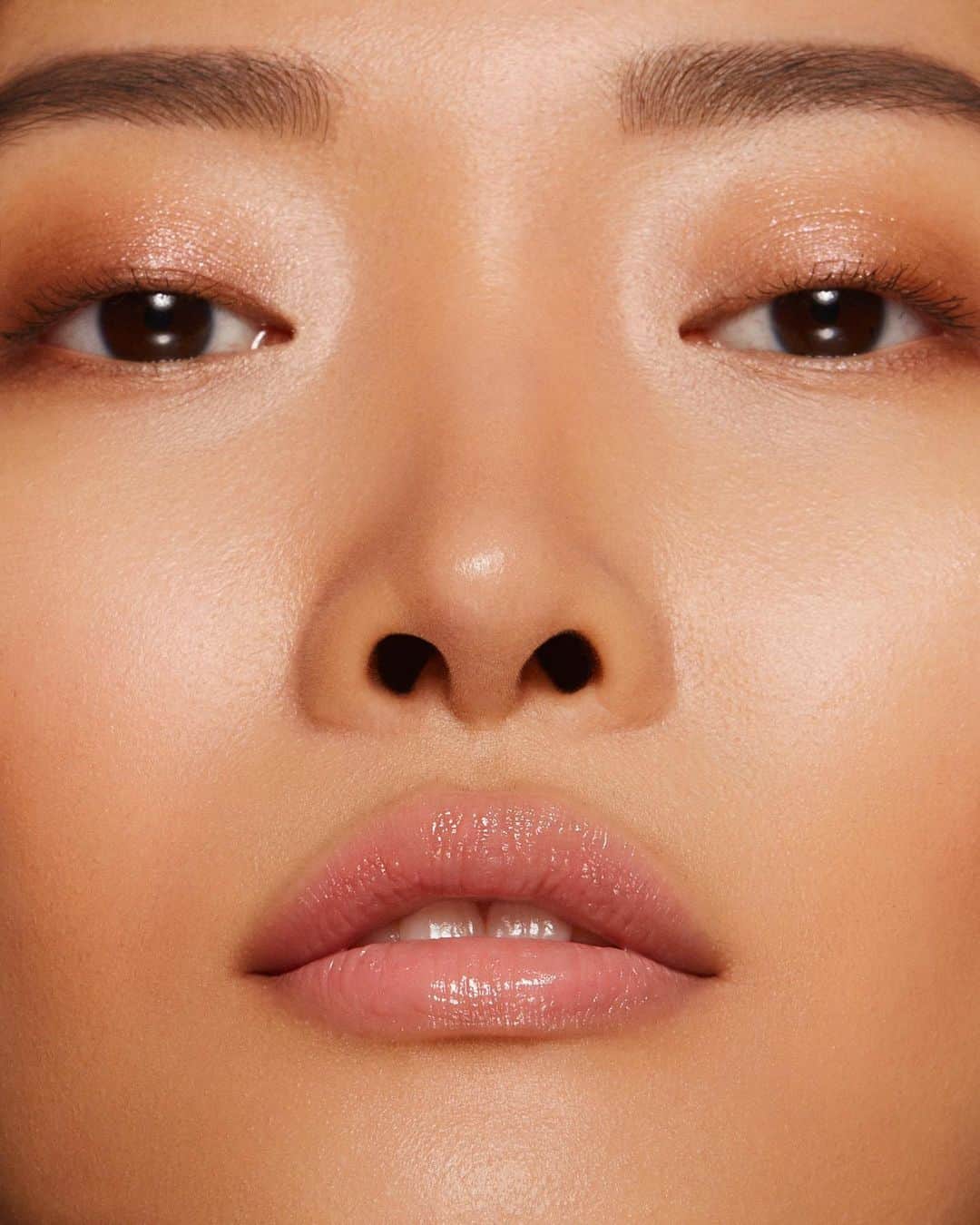 NARSさんのインスタグラム写真 - (NARSInstagram)「Higher light. Deeper glow. Double down on dimension with Radiant Creamy Concealer, Aqua Glow Cushion Foundation, Afterglow Eyeshadow Palette, and Afterglow Lip Balm in Torrid.」2月24日 22時46分 - narsissist