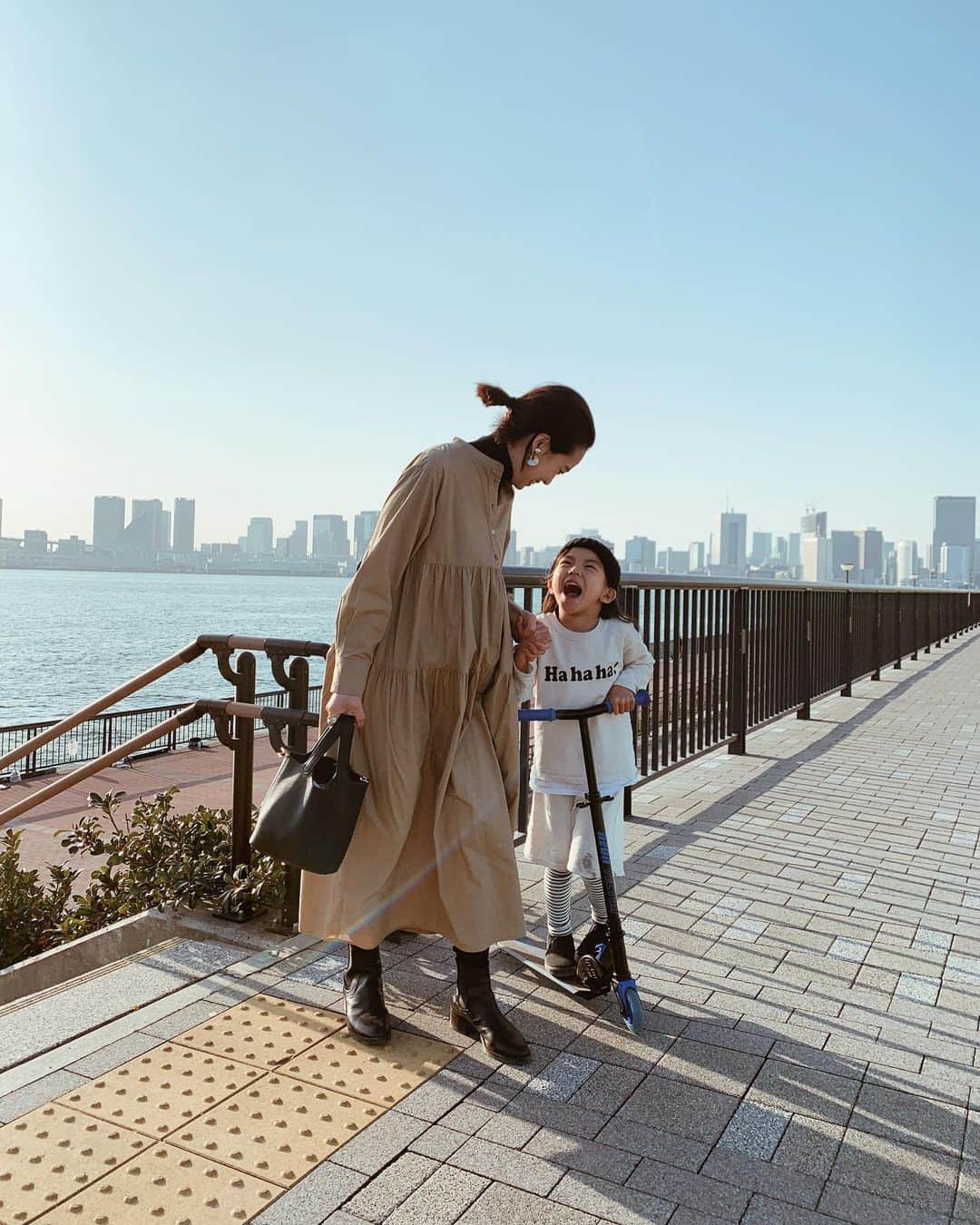 のインスタグラム：「3連休最後の今日はお台場行って、豊洲へ🌉 あったかくて、お天気良くて、最高でした✨ ・ ・ ・ #豊洲ぐるり公園 #豊洲 #長男 #5歳9ヶ月 #男の子ママ #3連休」