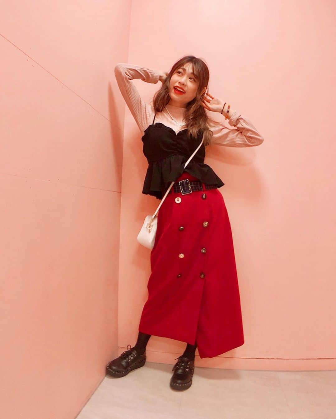 高橋里彩子さんのインスタグラム写真 - (高橋里彩子Instagram)「ちょっと春っぽさをイメージしたコーデ❤️﻿ ﻿ キャミ系あわせると、﻿ お腹周り気にならなくなるよ😍🌸﻿ ﻿ 紫のスカートが可愛いのー！♥️﻿ ﻿ ﻿ めちゃくちゃお気に入りっ！﻿ 春っぽくて良くない😍💞？﻿ ﻿ ﻿ なんだか桜咲いてるところがちらほら😳🌸﻿ ﻿ 花見したいなぁ♥️♥️♥️﻿ ﻿ ﻿ ﻿ ﻿ ﻿ ﻿ ⸜❤︎⸝〜𝚌𝚘𝚍𝚎〜⸜❤︎⸝﻿ ﻿ ﻿ ❥トップス﻿ ﻿ @agbyaquagirl﻿ #agbyaquagirl﻿ ﻿ ❥キャミ﻿ ﻿ @snidel﻿ #snidel﻿ ﻿ ❥スカート﻿ ﻿ @REDYAZEL﻿ #REDYAZEL﻿ ﻿ ﻿ ﻿ 👟﻿ ﻿ #コーデ  #ファッション #fashion #コーディネート #outfit #プチプラ #プチプラコーデ #今日の服 #今日のコーデ #韓国ファッション #カジュアル #fashionista #カジュアルコーデ　#スニーカー #ピンクコーデ #春コーデ #ピンク好き #ガーリー系 #ガーリーコーデ #レディアゼル #スナイデル #﻿ #大人女子 #大人カジュアル  #靴コーデ #足元コーデ」2月24日 23時06分 - konkonwanwan