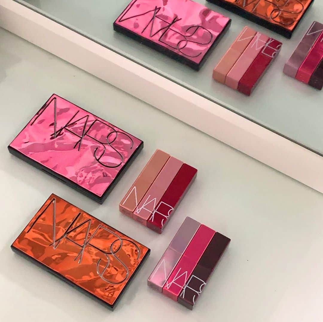 スビンさんのインスタグラム写真 - (スビンInstagram)「NARS Afterglow Collection  6가지 촉촉한 립밤과 한정판 비비드 아이섀도우/치크 팔레트 요걸로 봄 메컵했어요오 #NARS #제품제공협찬」2月24日 23時05分 - sooviin38