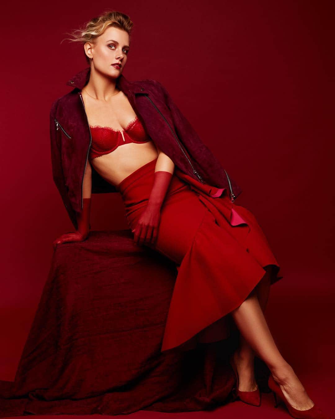 マディソン・ハベルさんのインスタグラム写真 - (マディソン・ハベルInstagram)「I am dressed like red wine to convince myself that I only get better with age .」2月24日 23時15分 - splashmadison