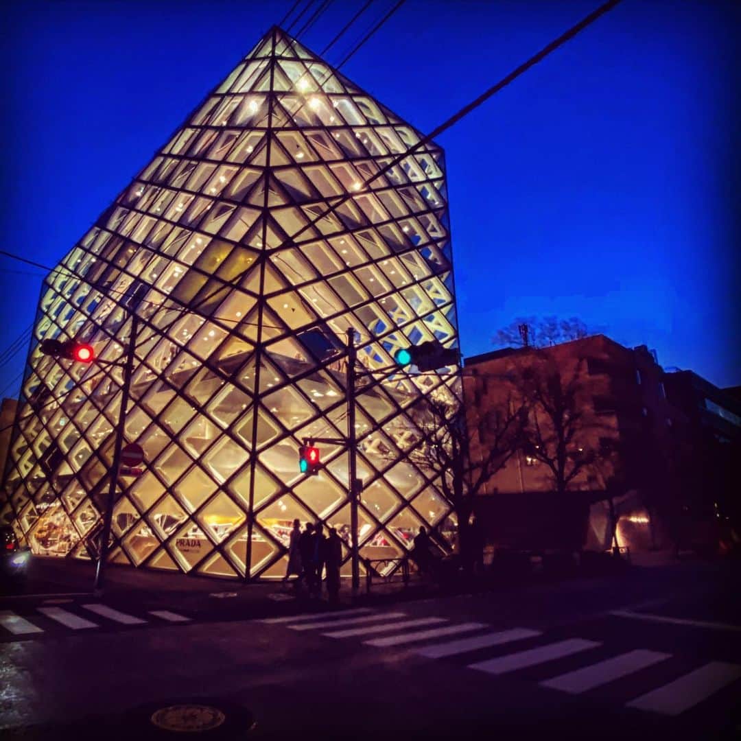 KOKIAのインスタグラム：「On the way back home beautiful evening! #tokyo #japan #japon #kokia #photography #歌手 #コキア #insta #art #beautiful #picoftheday #follow #女性 #ソングライター #photooftheday #woman #jmusic #ボーカリスト #singer #songwriter #jpop #vocalist #voice #声 #ライブ #live #綺麗 #日本 #architect」