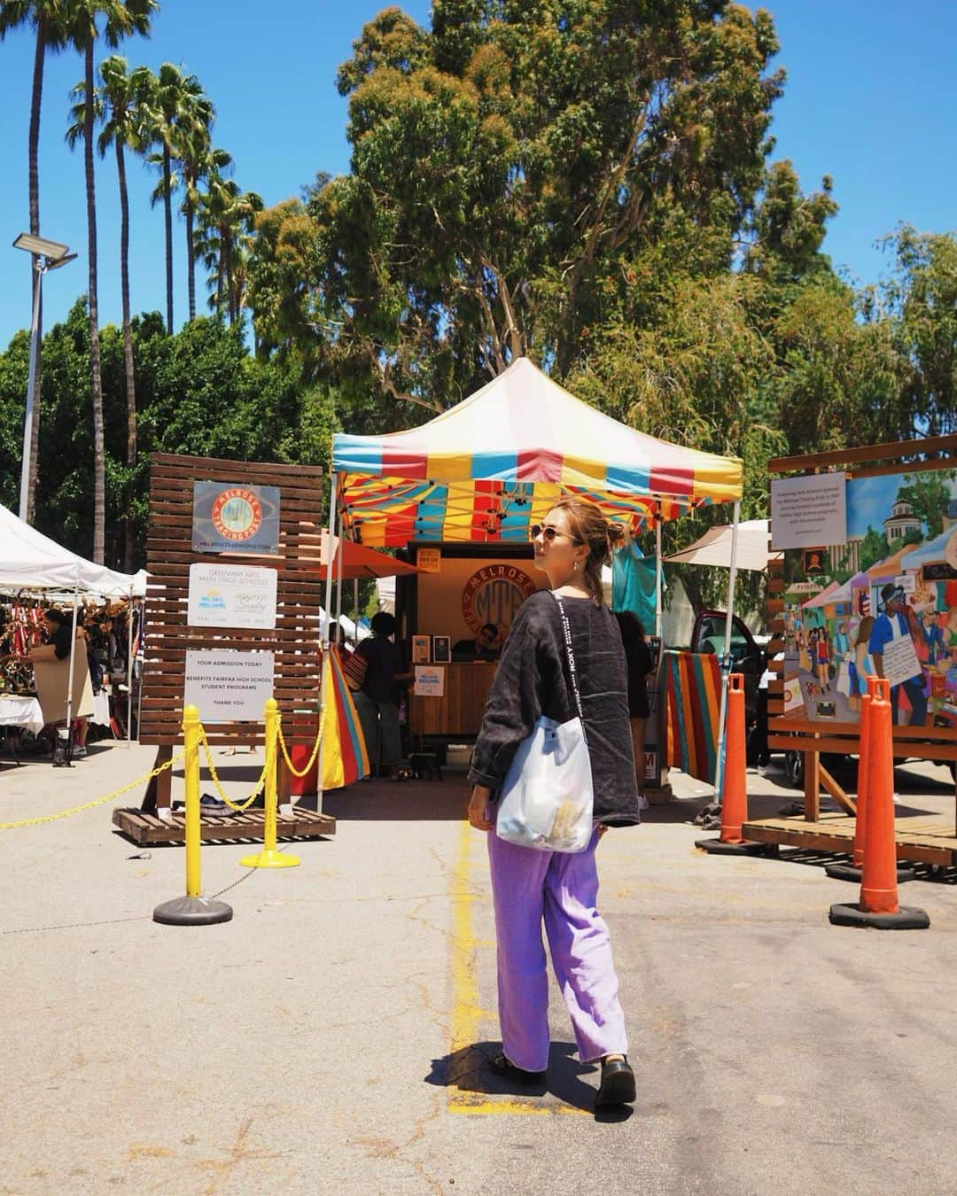 吉田夏海さんのインスタグラム写真 - (吉田夏海Instagram)「📍Melrose Trading Post.﻿ ﻿ メルローズのフリマ可愛いものがたくさんでキュンキュン😍😍😍 ﻿ ﻿ ローズボールは日にち合わなくて行けずここも30分くらいしかなかったから今度は一日中居たい🥺❤️ ﻿ ﻿ 今とにかく暖かいところ行きたいけど、コロナウイルスが怖くて旅行自粛してる😭﻿ ﻿ いつまで続くかな💭﻿ ﻿ みんなも手洗いうがいしっかりしてコロナウイルス気をつけてください🙏🙏🙏﻿ ﻿ #losangeles ﻿ #melrosetradingpost ﻿ #fleamarket﻿ #ロサンゼルス﻿ #メルローズ」2月24日 23時09分 - natsumiiiiiiiiiii