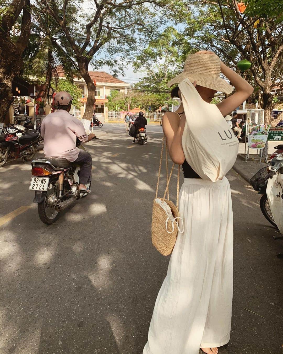 栗山遥さんのインスタグラム写真 - (栗山遥Instagram)「Da Nang🌿 気持ちよい風で 迎えてくれたダナン カラッと暖かくて本当に過ごしやすい♡ 海外でエコバックを使うの、 便利で、ファッションにも馴染む💕☀️ #vietnam#danang#hoian」2月24日 14時16分 - harukakuriyama