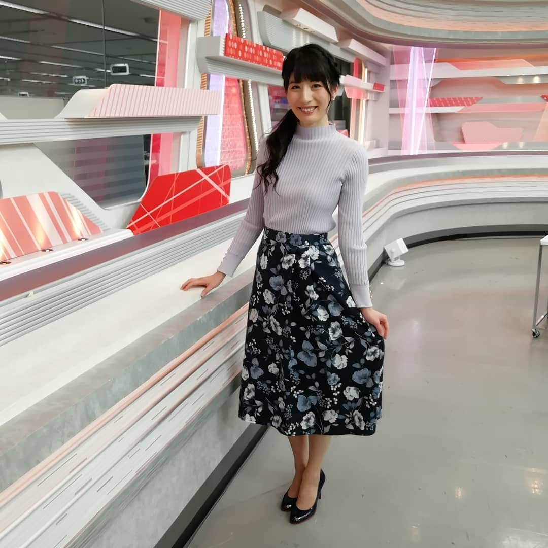 千種ゆり子さんのインスタグラム写真 - (千種ゆり子Instagram)「今日は空手のオフ明け。稽古後には、学生とご飯✨改めて、みんな素直でいい子達だぁ～☺️癒される✨笑 . 私も彼ら彼女らに誇れるよう、色々がんばろーっと思いました🌠 . ちなみに今日学生に教えてもらった言葉「かまちょ」。皆さん知ってますか？笑 . 写真は先日の衣装👗ロペピクニック様でした♪ . #気象予報士 #一橋大学 #一橋 #空手道部 #空手 #かまちょ #ropepicnic #ロペピクニック」2月24日 14時31分 - chikusa_yuriko