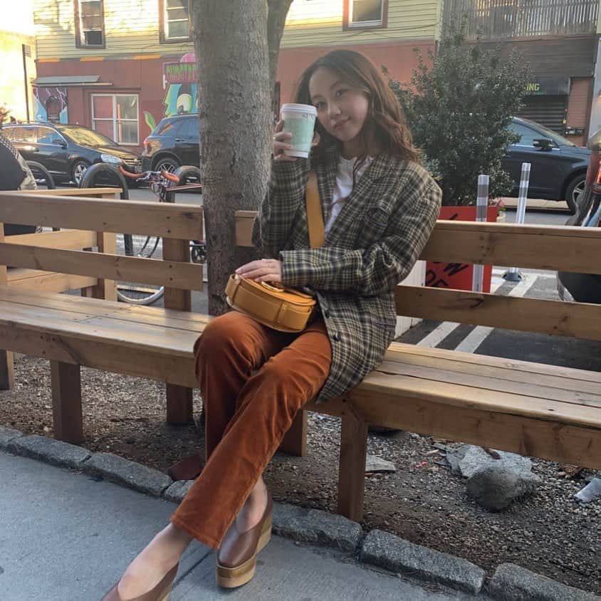 薮下柊さんのインスタグラム写真 - (薮下柊Instagram)「Taking a rest with a cup of coffee ☕️ : #newyork #brooklyn #sunday #coffee #cafe #ootd #fashion」2月24日 14時38分 - __yabushita_shu__