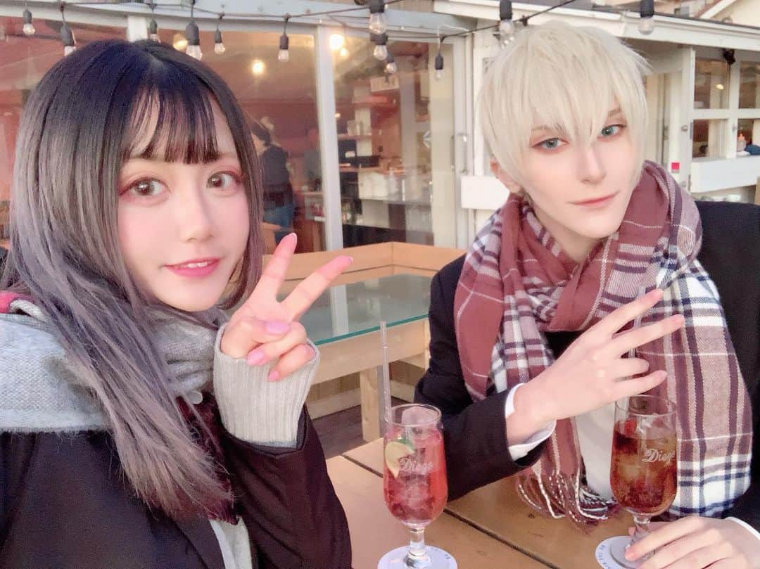 赤羽律のインスタグラム：「疲れすぎて電車で爆睡💤 ・ ・ #カップル #カップルコーデ #couple #高校生カップル #デート #tokyo #japan #pancakes🥞」