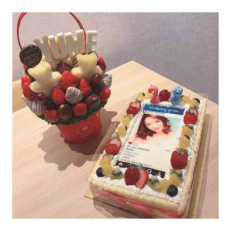 葉月ゆめさんのインスタグラム写真 - (葉月ゆめInstagram)「kawaiiiii 🍓🎂🍓🎂 #hbd #birthdaycake #strawberry #instagramer #fruit #lovery #surprise #surprisepresent #pigroom #バースデーケーキ #フォトケーキ #いちご #フルーツいっぱい #幸 #ピグルーム」2月24日 15時34分 - yume_hazuki