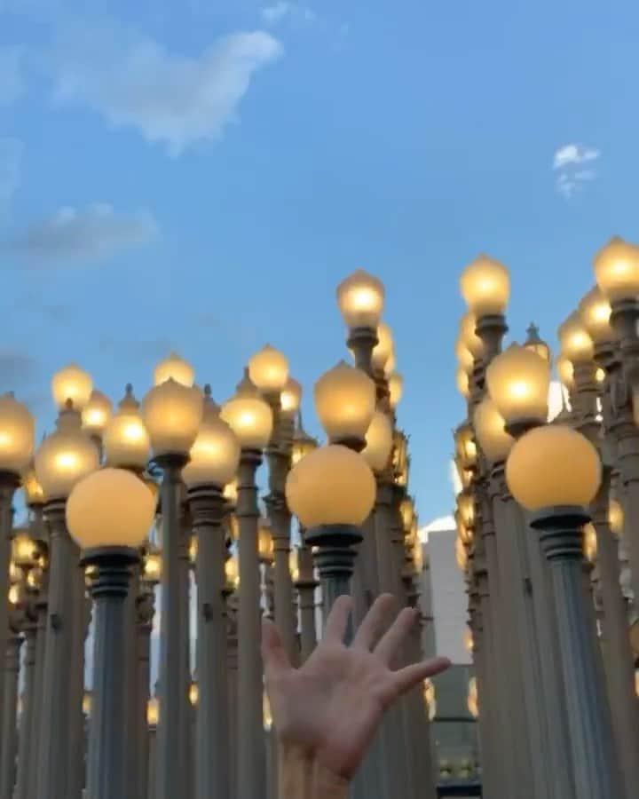 のインスタグラム：「昨日日本に、帰って来ました！﻿ 今日はこれから GOLD'S GYM原宿ANNEXにて Aroma Yoga﻿イベントをさせて頂きます。﻿ アロマをブレンドして、お待ちしています🖤🖤🖤﻿ ﻿ #goldsgym #goldsgymjapan﻿ #yoga #aromayoga #ゴールドジム」