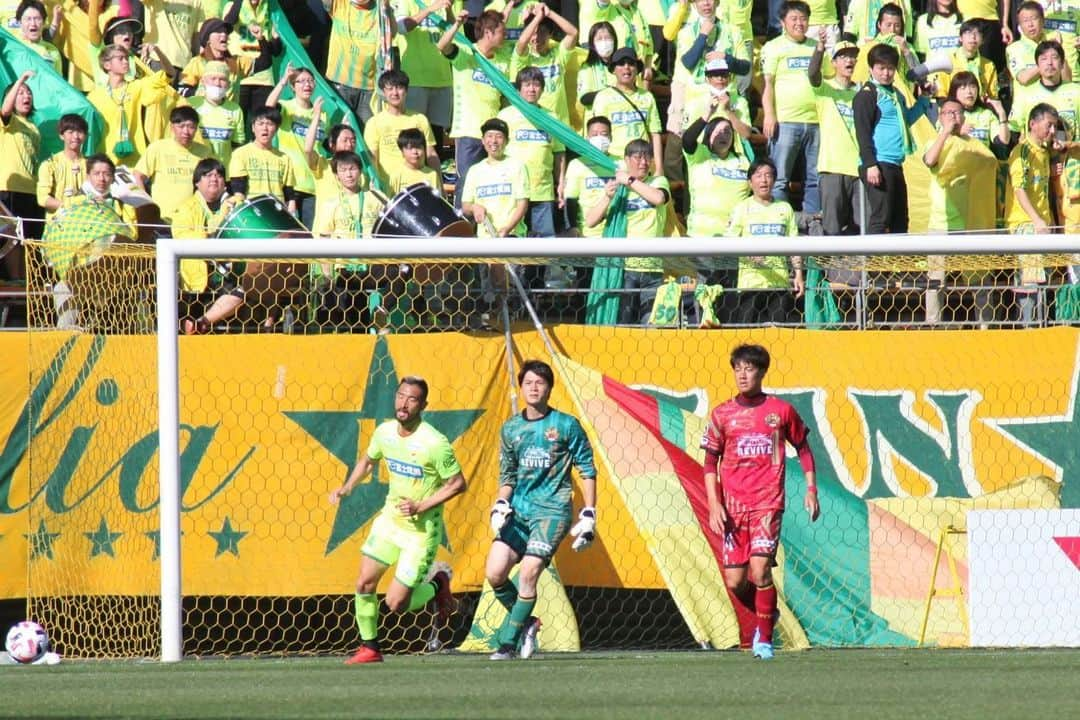 田口潤人さんのインスタグラム写真 - (田口潤人Instagram)「昨日はAWAYにも関わらず、沢山のご声援ありがとうございました。  開幕戦、悔しい結果となりましたが、 修正を繰り返し、シーズンが終わった時に皆で笑っていられるように頑張っていきたいと思います  昨日の試合は個人的にはFC琉球でのデビュー、J2でのデビュー戦となりました。色々な物を感じ、色々な思いが芽生えました。  練習して上手くなって チームを勝たせられる存在になりたい！ またここから頑張ります💪  #FC琉球 #Jリーグ開幕」2月24日 15時42分 - junto__0928