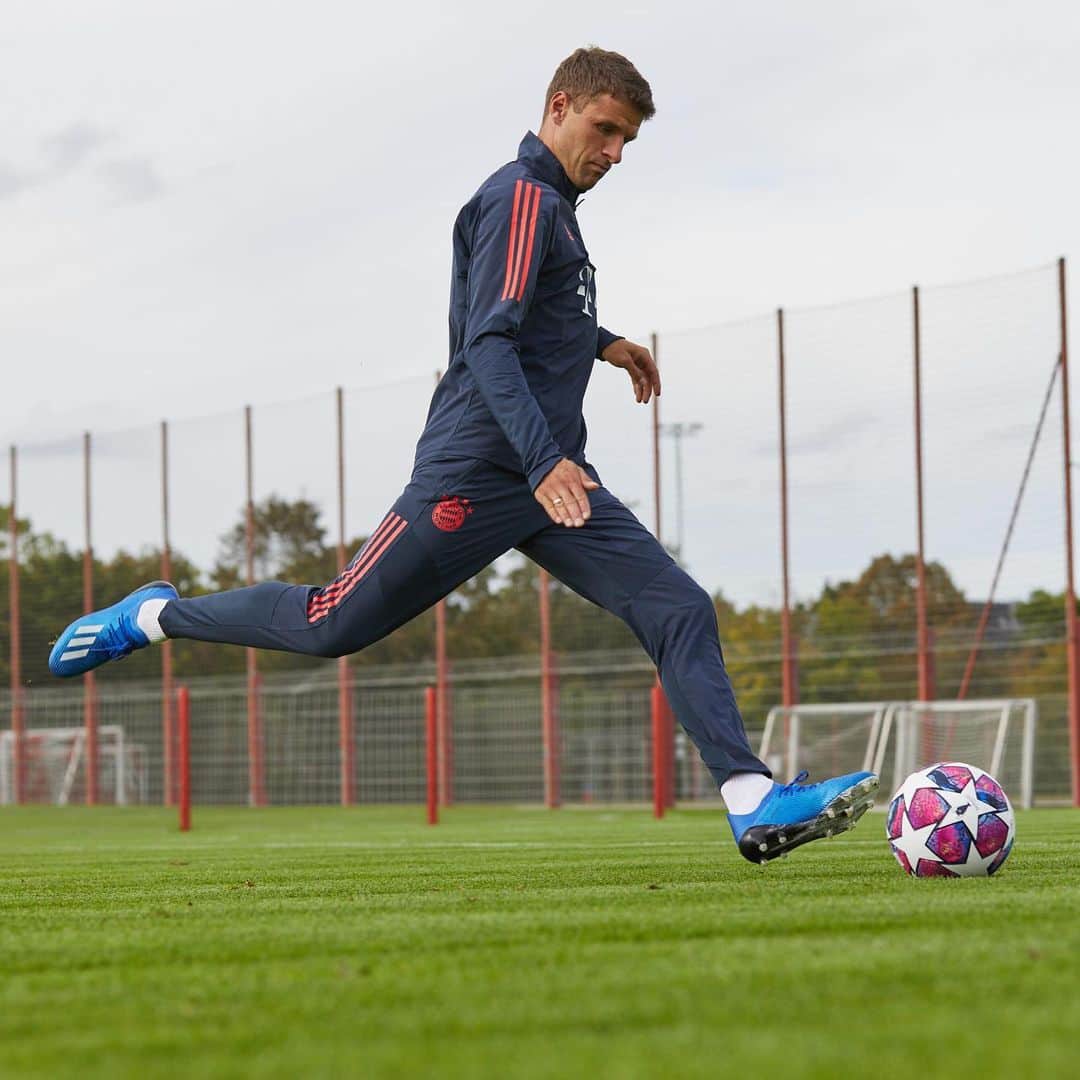 トーマス・ミュラーのインスタグラム：「Anzeige Time for @championsleague - time to score goals!  #esmuellert #X19 @fcbayern  #createdwithadidas @adidas_de @adidasfootball」
