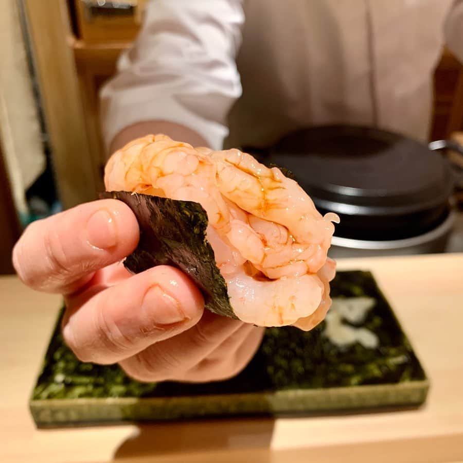 TAK-Zのインスタグラム：「わーい🤦🏻💕🇯🇵 #鮨えん別邸 #甘エビドッグ #ウニドッグ #お寿司 #🍣 @sushienbettei @bizentattoo さいこうですご馳走様でした🥺🙏🏽 @persiajap 今度連れてく🖤」