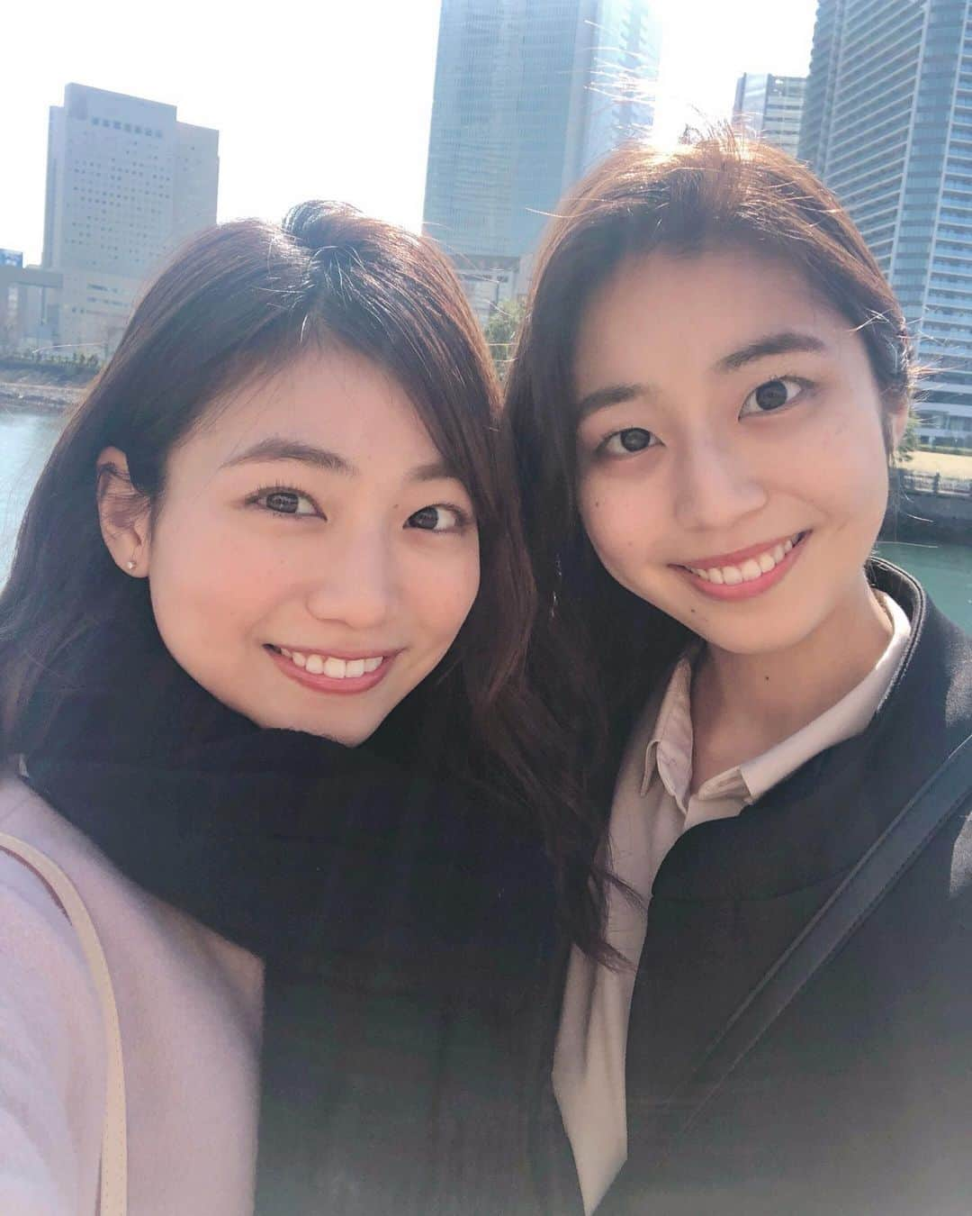 村上奈菜さんのインスタグラム写真 - (村上奈菜Instagram)「妹と🐈♡ いい天気〜！ まつげパーマ初めてしたけど 楽すぎて最高なのです😽」2月24日 16時03分 - murakami__nana