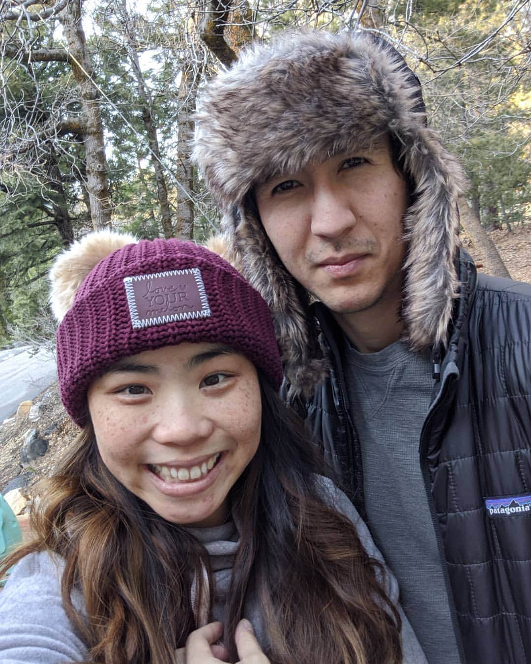 ベアトリサ・リャンのインスタグラム：「Weekend getaway up the 🗻. Great friends, beautiful views, good times. 🐍  #dngrnoodz🐍 #Dangernoodztakeonsnow #cabinlife #cabinfever #friends」