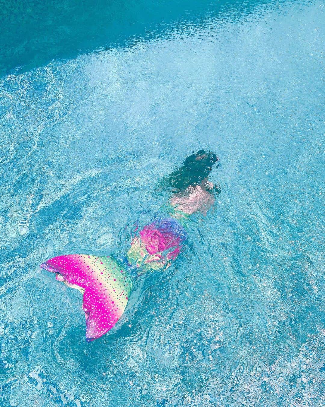 サラ・フェルバーバウムさんのインスタグラム写真 - (サラ・フェルバーバウムInstagram)「Mermaid carnival . . . . #reflectionsofme #throughmyeyes #summervibes」2月24日 16時22分 - sarahfelberbaum