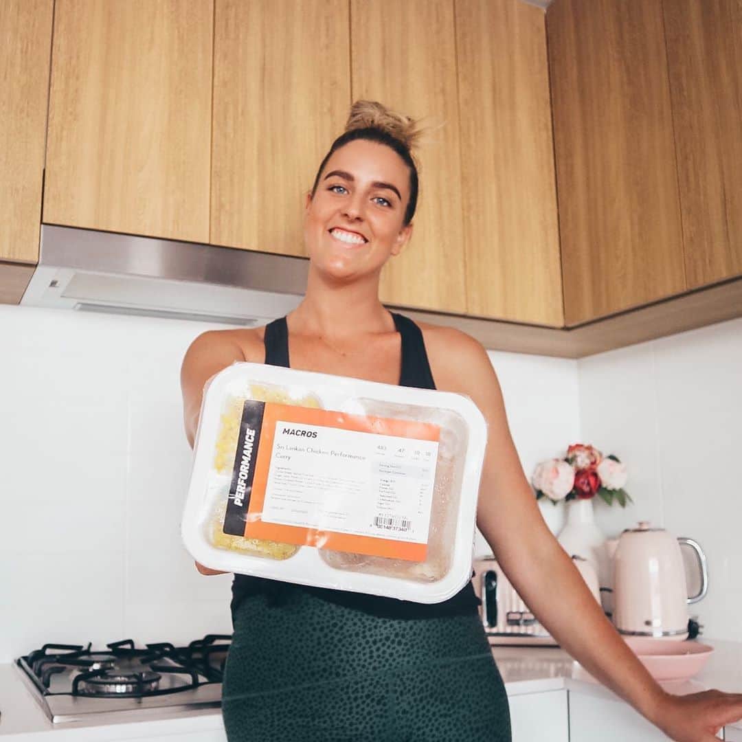 ブリタニー・エルムズリーのインスタグラム：「I love to cook, but I love convenience more 🤫 @macros.com.au meals taste much better than my cooking anyway, so technically it’s a no brainer 🤷🏼‍♀️」