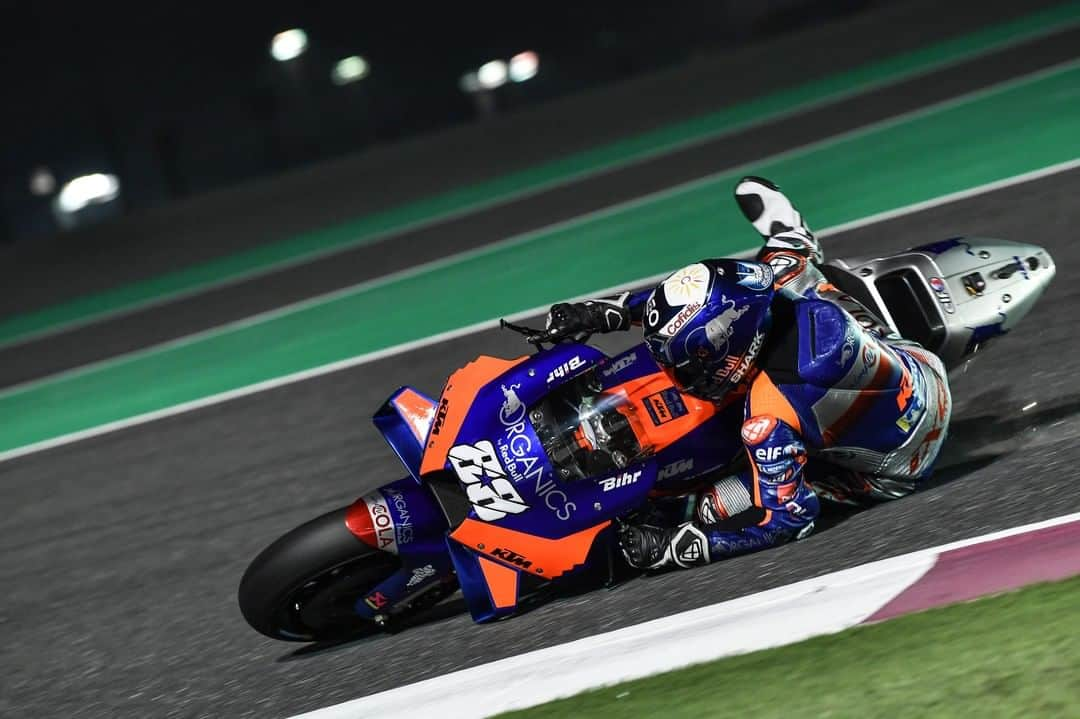 MotoGPさんのインスタグラム写真 - (MotoGPInstagram)「It's all just part of the process 💥 This tumble on Day 2 didn't hold @migueloliveira44 back for long! Day 3, we're coming for you! 👊 #MO88 #QatarTest #MotoGP #Motorcycle #Racing #Motorsport」2月24日 16時59分 - motogp