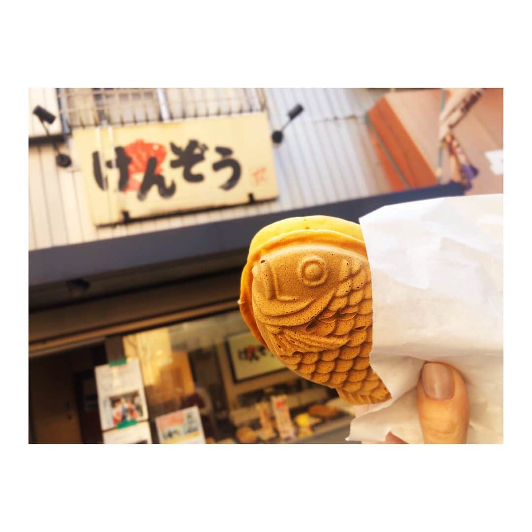 May’nさんのインスタグラム写真 - (May’nInstagram)「板橋区役所駅の商店街にあるけんぞう。 分厚い"立つたい焼き"で住宅街にあるにもかかわらず有名店です。  久々に行ったけど外側さっくりで美味しかったー！  しかも2匹くらいの満足感で150円。  学校帰りに食べたい、町のたい焼き屋さんかもしれないですねε°)#))３  この日は芋餡。 いろんな餡があるよん。  #たい焼き #鯛使 #けんぞう」2月24日 17時05分 - mayn1021