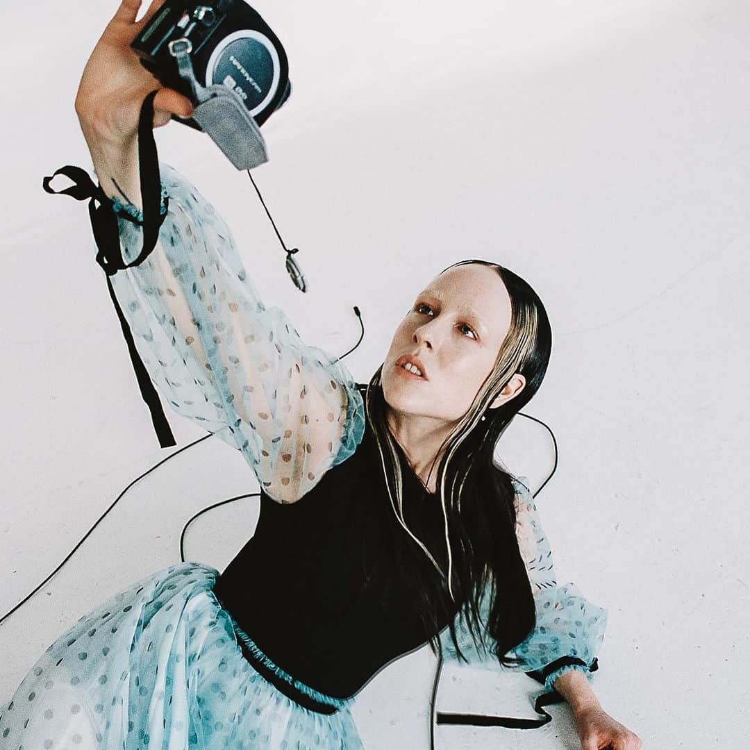 アリー・エックスのインスタグラム：「Literally no one:⁣ ⁣ me: I’d have to describe my style as pastel.....goth....amish... bitch ⁣ ⁣ For @gaytimes digital cover 📷 @dylanperlot」