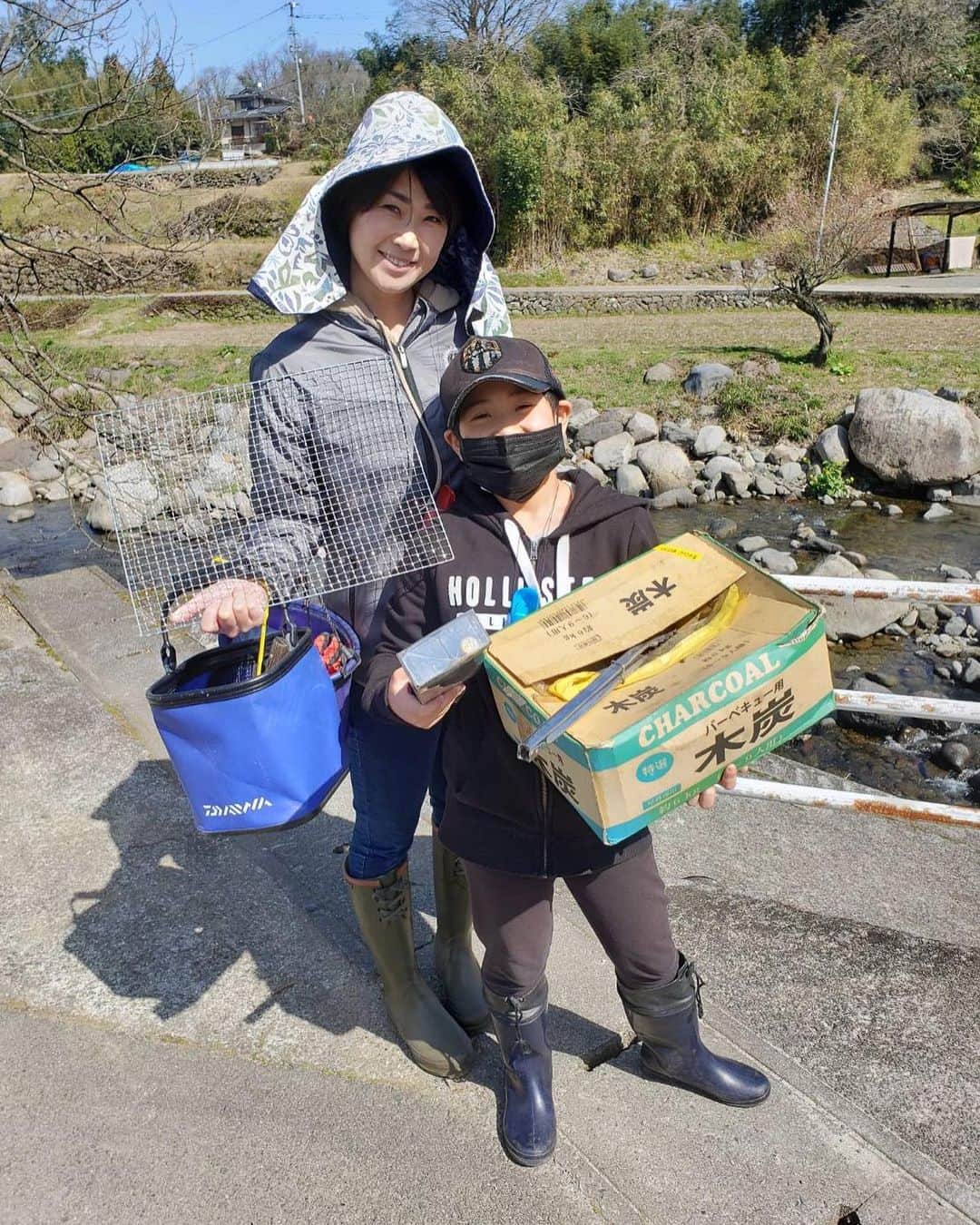 のインスタグラム：「BBQしてハエ釣り 川の流れと魚の動きのタイミングを合わせるのに勘とタイミングと集中が大事。 今日も大和くんのナイストレーニングができました🥺 #大和 #10歳 #ボクシング」