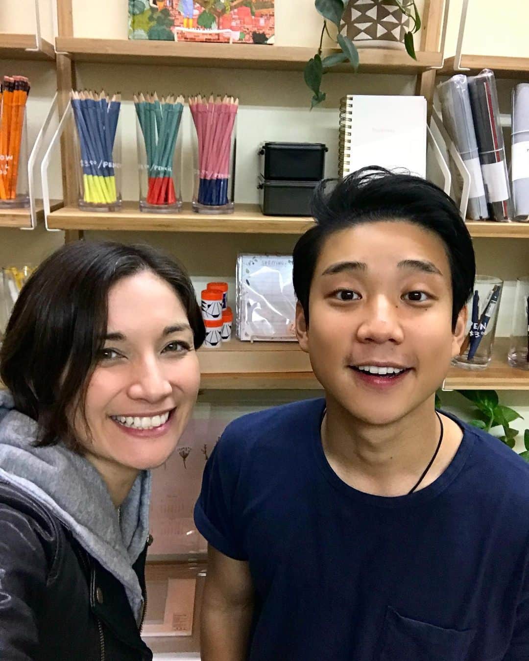 Eden Kaiのインスタグラム：「Thank you China Town!! And that was my last performance in LA on this trip😊 Thank you so much everyone for stopping by, and Kat / Masaki for the fun time:-)) Love you all!! チャイナタウンの皆様、ありがとうございました!! これにて今回のLA滞在中の公演、無事全て終了致しました。 お越し頂いた皆様、そしてキャットさん / マサキさん、最高に楽しい音楽をありがとうございました🙌✨」